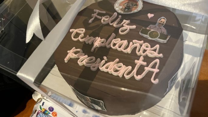 Con pasteles y “Las mañanitas”, Claudia Sheinbaum celebró su cumpleaños 63 en Palacio Nacional