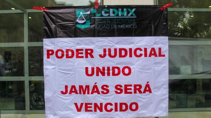 Trabajadores del Poder Judicial de CDMX instalan plantón