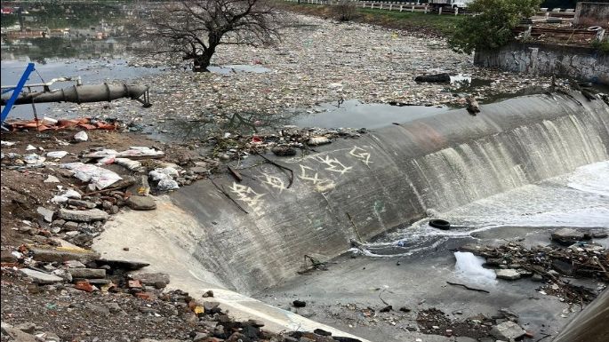 Conagua asegura haber retirado 700 toneladas de basura antes de inundación en Naucalpan
