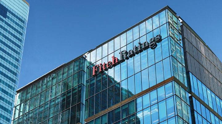 Deuda de México seguirá en aumento mientras no se resuelva crisis financiera de Pemex: Fitch Ratings