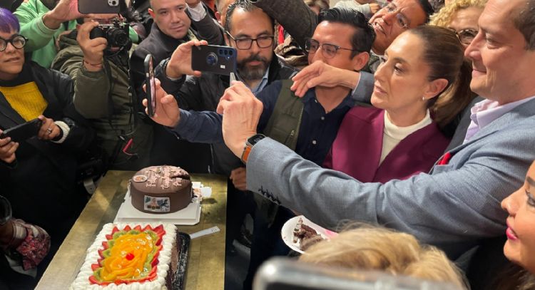 Con pasteles y “Las mañanitas”, Claudia Sheinbaum celebró su cumpleaños 63 en Palacio Nacional