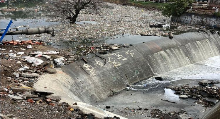 Conagua asegura haber retirado 700 toneladas de basura antes de inundación en Naucalpan