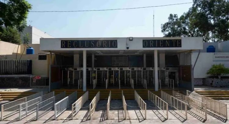 Se derrumba un techo en juzgados penales del Reclusorio Oriente por filtración de agua (Video)