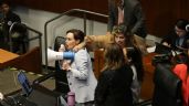 Foto ilustrativa de la nota titulada: Ratifican a cónsules entre impugnaciones; cortan el cable del megáfono a Lilly Téllez (Video)