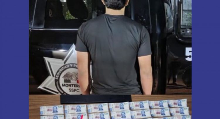Menor de edad es detenido por orinar en la vía pública; le hallan 24 mil pesos falsos