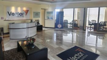 Tras señalamientos de narcolavado, anticipan venta de Vector, la casa de bolsa de Alfonso Romo