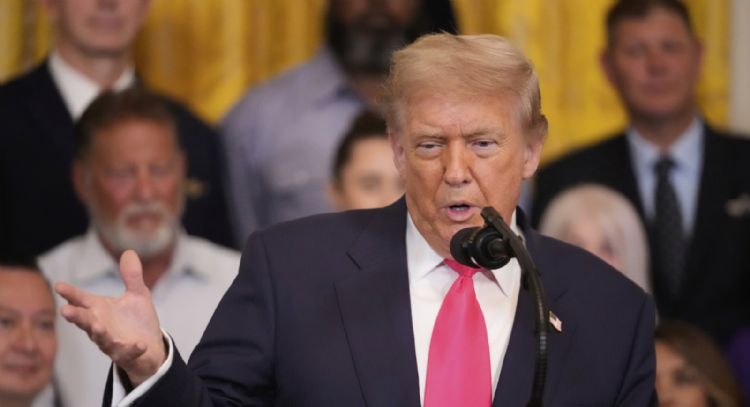 Trump respalda el impuesto a remesas y promete “aumentar drásticamente las deportaciones”