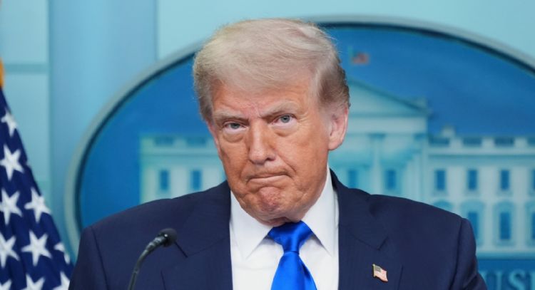 Donald Trump evade presión para hacer públicos los archivos de Jeffrey Epstein