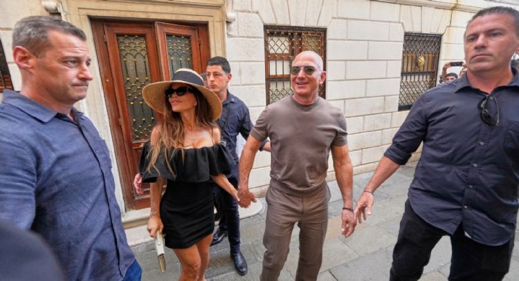 Bezos se casa en Venecia: la millonaria boda que desata la indignación de activistas