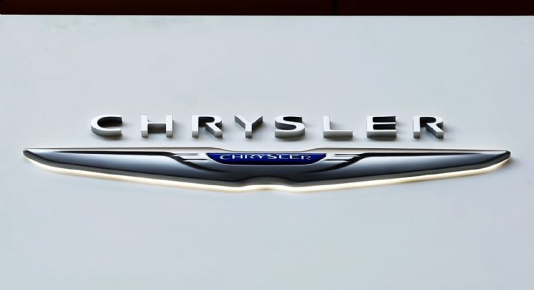 Chrysler llama a revisión a 250 mil vehículos por posible falla de bolsa de aire