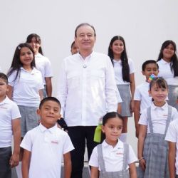 Gobernador Durazo avanza con entrega de uniformes gratuitos en 67 municipios