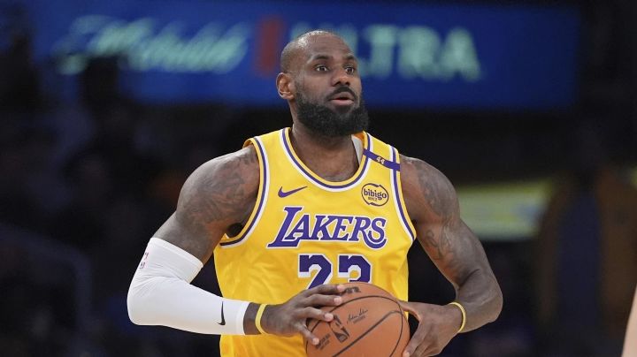 LeBron James jugará su temporada número 23 en la NBA y ganará 52.6 millones de dólares