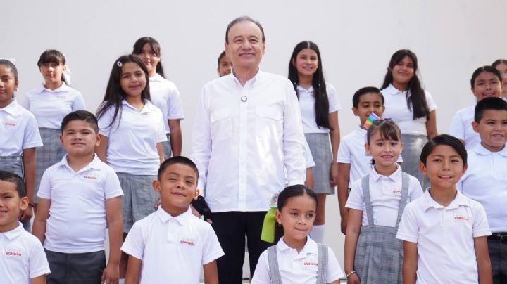 Gobernador Durazo avanza con entrega de uniformes gratuitos en 67 municipios