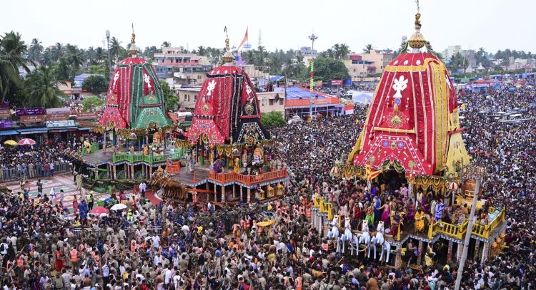 Tres muertos y más de una docena de heridos tras una avalancha en un festival hindú en Puri, India