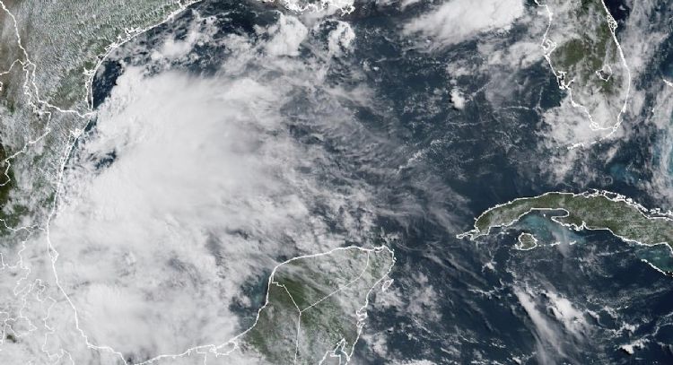 Se forman tormentas tropicales Barry y Flossie frente a costas de México. Estas son sus trayectorias