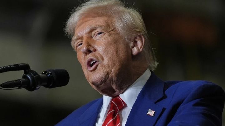 Trump indulta a dos buzos que liberaron 19 tiburones en la costa de Florida