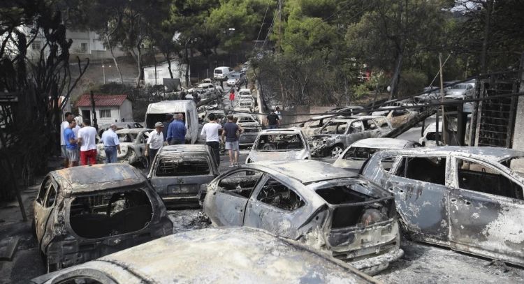 Condenan en Grecia a exfuncionarios de bomberos por incendio que mató a más de cien personas