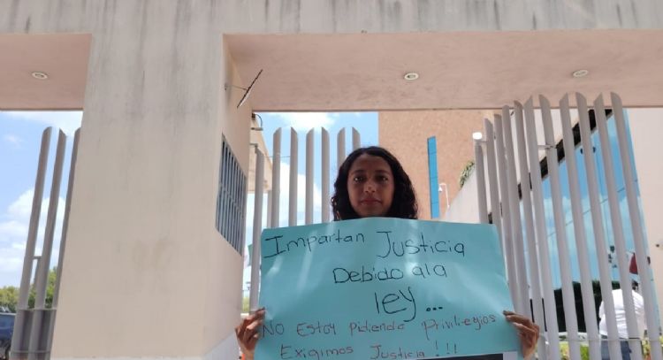 A Natiluz la anexaron para separarla de su hija Helen; ocho años despúes, la batalla legal continúa