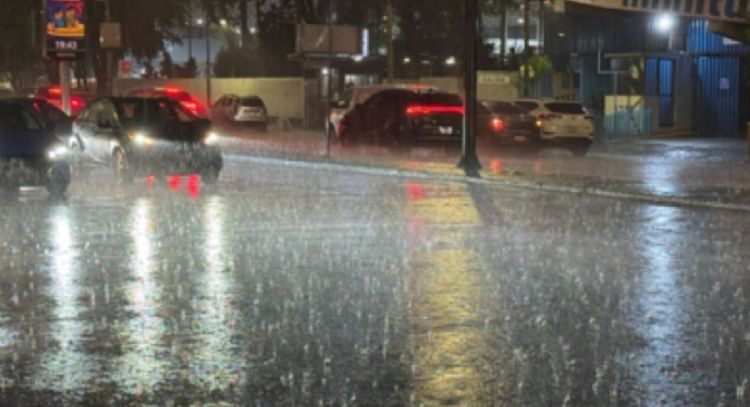 Lluvias fuertes e intensas el miércoles en 14 estados; alertan por inundaciones