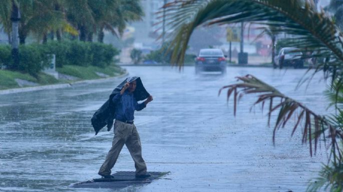 Huracán Flossie amenaza con ser categoría 2; lluvias torrenciales el martes en estas entidades