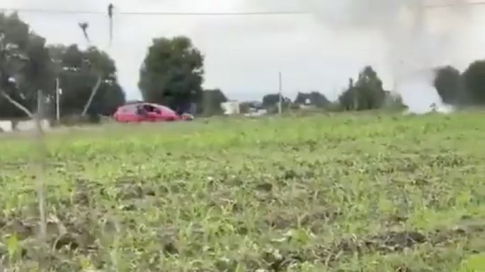 Explotan granadas a policías justo cuando acudieron a levantar cuerpos (Video)
