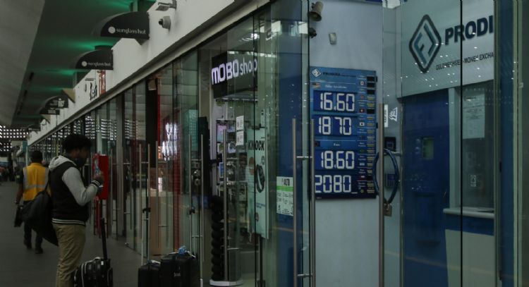 Peso abre julio con ganancia ante incertidumbre fiscal y comercial de EU