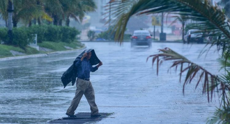 Huracán Flossie amenaza con ser categoría 2; lluvias torrenciales el martes en estas entidades
