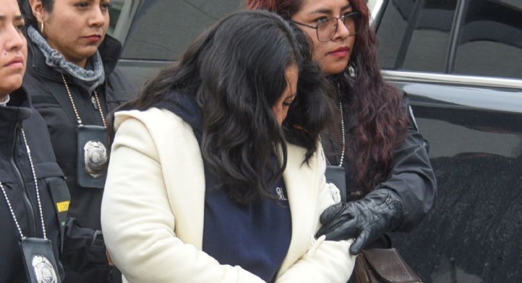 Vinculan a proceso a alcaldesa de Capulhuac suspendida de funciones por agredir a empleada del DIF