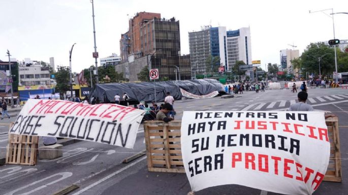 Normalistas de Chiapas bloquean Insurgentes y Reforma; acusan a gobernador