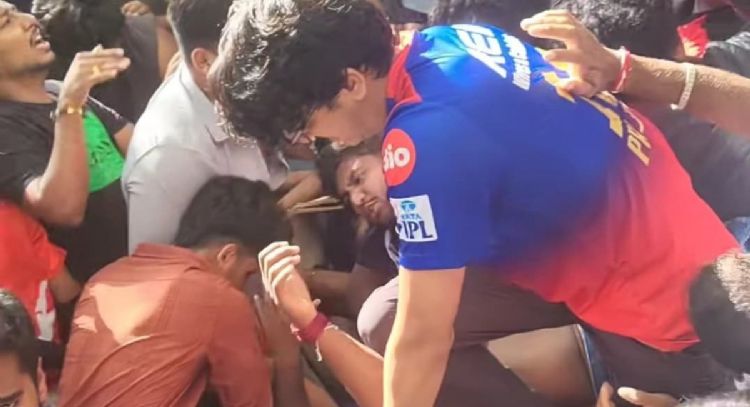 Estampida junto a un estadio de críquet deja al menos 10 muertos y decenas de heridos en la India