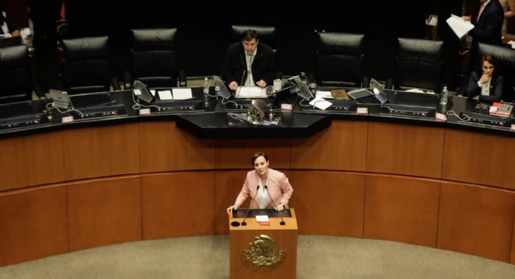 Lilly Téllez felicita a votantes que le mentaron la madre a Fernández Noroña