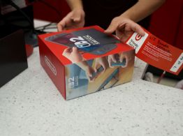 Clientes hacen largas filas en tiendas para recibir la nueva Nintendo Switch 2 (Video)