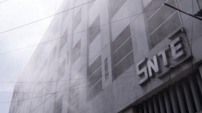 Maestros disidentes vandalizan instalaciones del SNTE (Video)