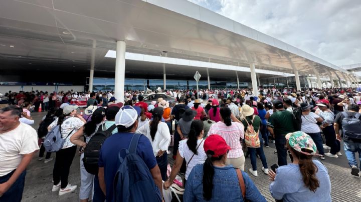La CNTE bloquea el acceso al aeropuerto de Mérida