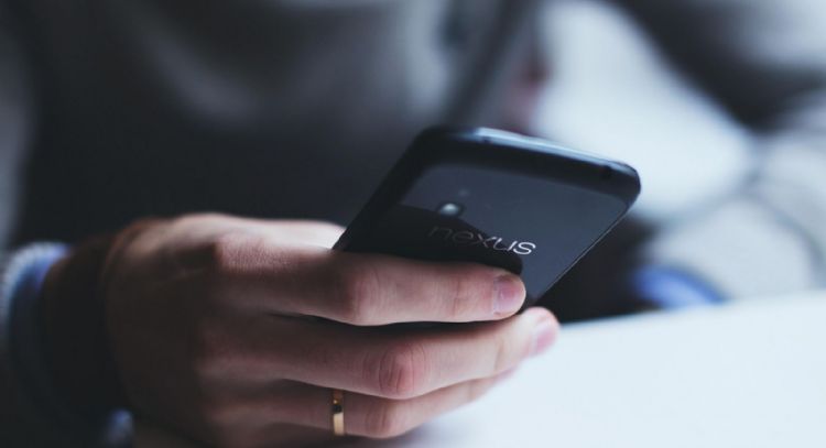 Policía Cibernética alerta por nueva táctica de fraude en apps de mensajería