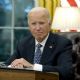 Trump ordena investigar si Biden usó una máquina de firmar para ocultar su “deterioro cognitivo”