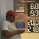 Peso avanza por debilidad del dólar y confianza del consumidor en México