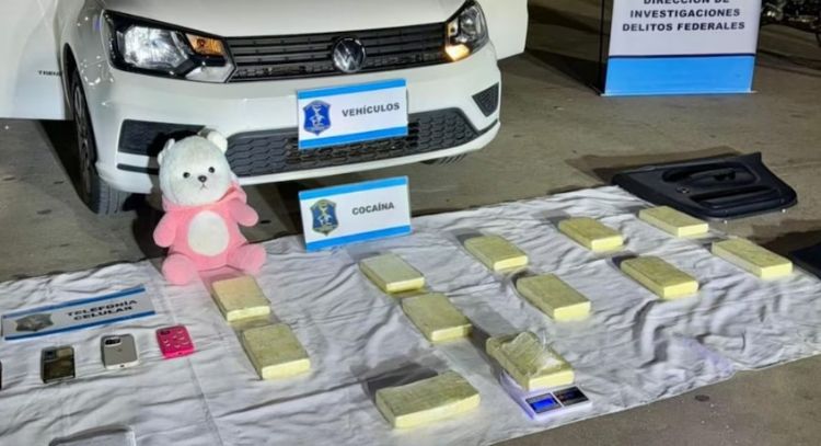 Simulaban ser turistas y viajaban "en familia" para traficar cocaína; esto es lo que se sabe