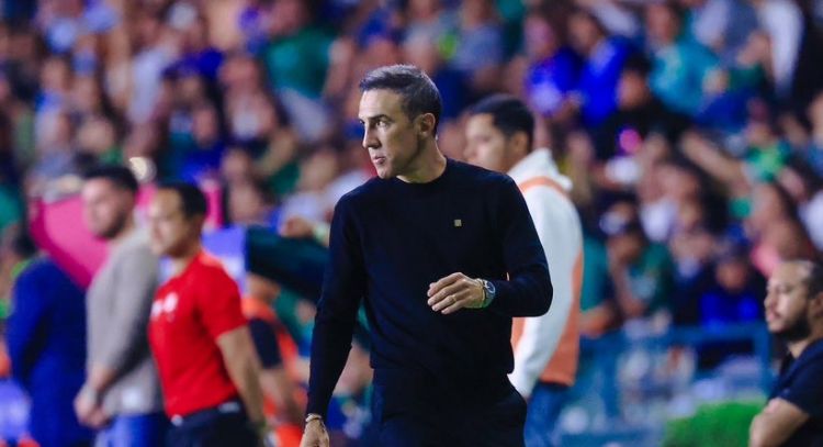 Vicente Sánchez deja de ser director técnico del Cruz Azul