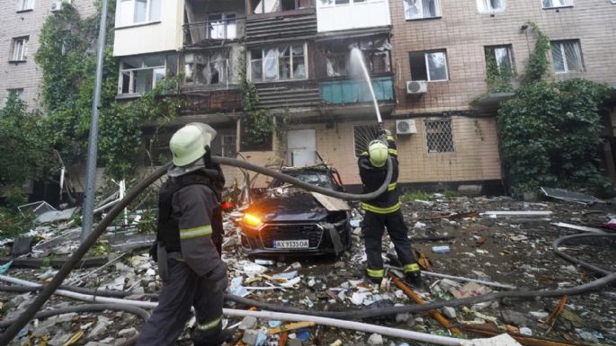 Ataques rusos en Ucrania matan a cuatro personas y hieren a más de dos docenas