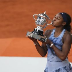 Coco Gauff vence a Aryna Sabalenka para ganar su primer título de Roland Garros