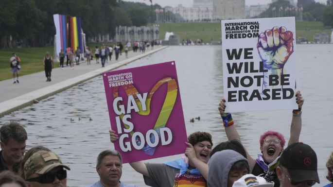 Marcha de orgullo gay en EU se convierte en protesta contra Trump