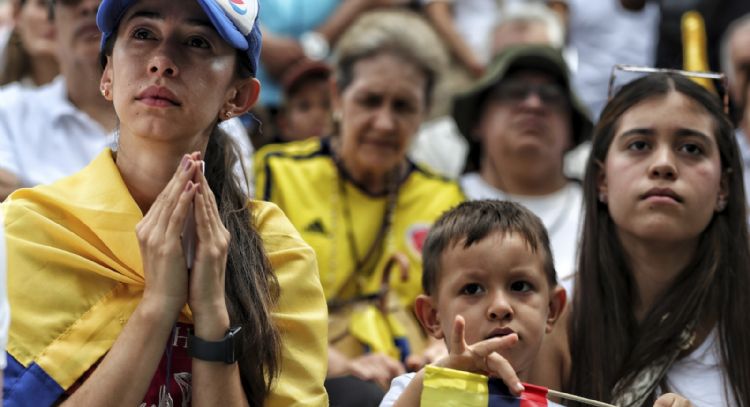 Desazón, incertidumbre y crispación política en Colombia tras atentado contra Uribe