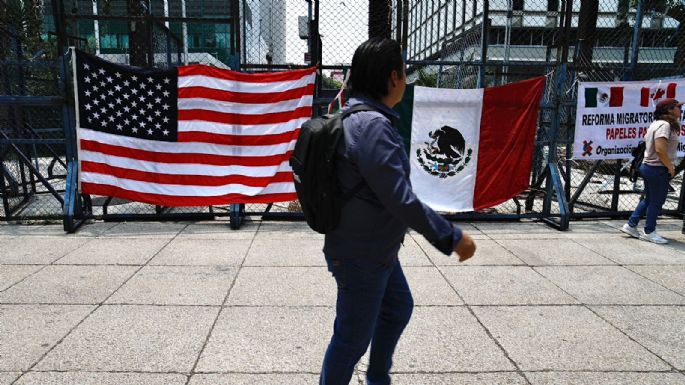 Protestan afuera de la Embajada de Estados Unidos en México