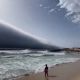 Bañistas en playa de Portugal confunden nubes con tsunami (Videos)