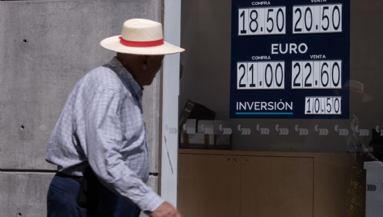 Arancel al cobre y rebrote del gusano barrenador impactan al peso; se cotiza en 18.65 por dólar