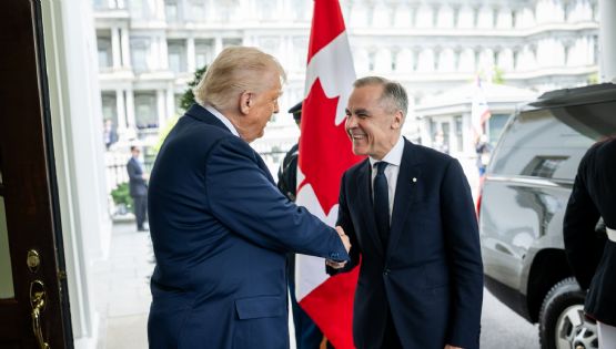 Trump dirige la guerra comercial ahora contra Canadá; anuncia arancel del 35 por ciento