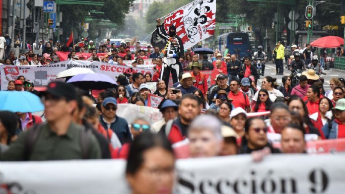 CNTE vuelve a tomar las calles en CDMX; exige homologación de prestaciones y bonos