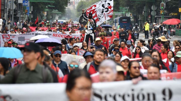 CNTE vuelve a tomar las calles en CDMX; exige homologación de prestaciones y bonos