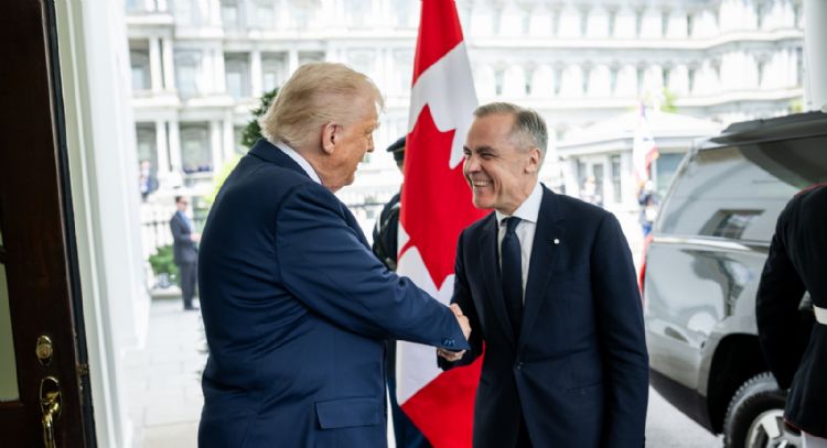 Trump dirige la guerra comercial ahora contra Canadá; anuncia arancel del 35 por ciento
